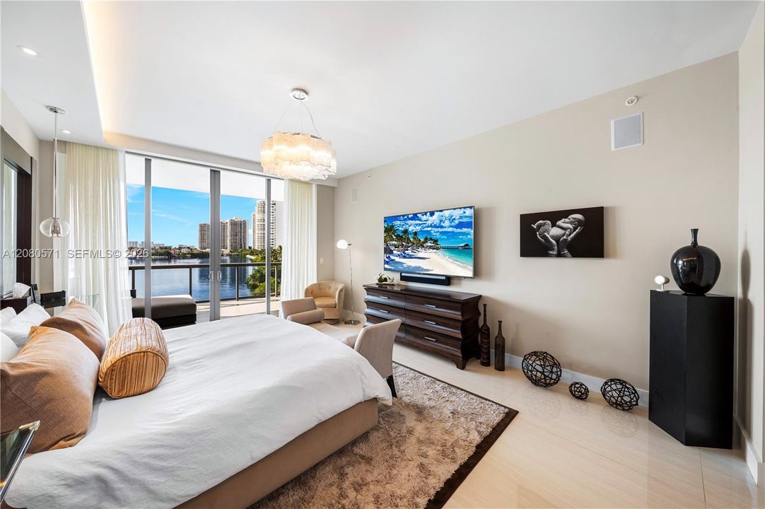 For Sale: $2,400,000 (3 beds, 4 baths, 2559 Square Feet)