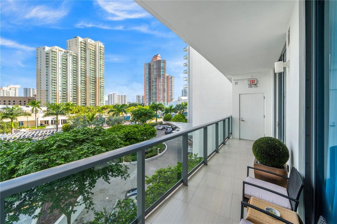 For Sale: $2,400,000 (3 beds, 4 baths, 2559 Square Feet)