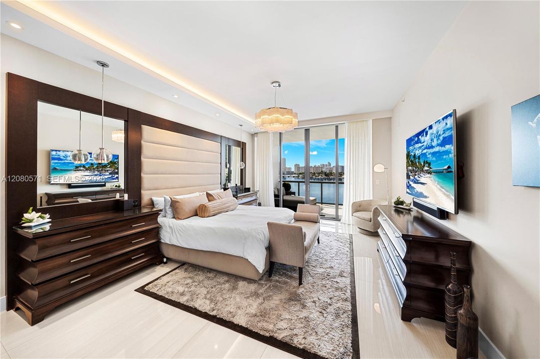 For Sale: $2,400,000 (3 beds, 4 baths, 2559 Square Feet)