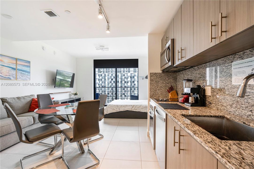 For Rent: $2,500 (0 beds, 1 baths, 430 Square Feet)