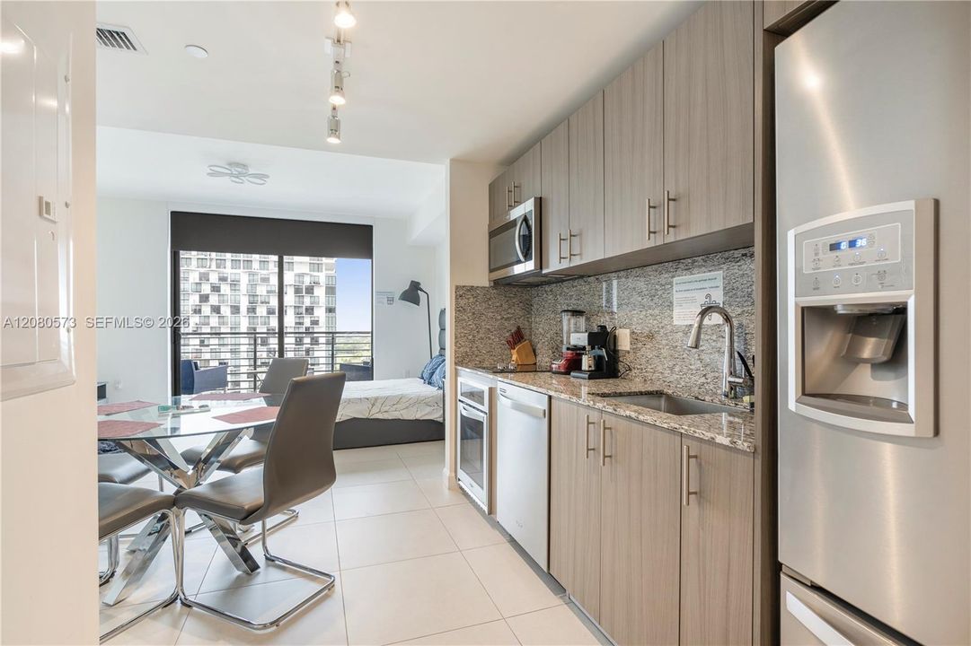 For Rent: $2,500 (0 beds, 1 baths, 430 Square Feet)