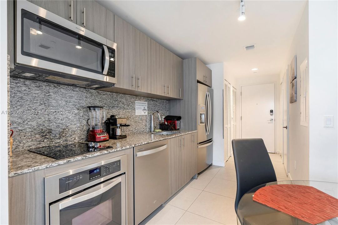 For Rent: $2,500 (0 beds, 1 baths, 430 Square Feet)