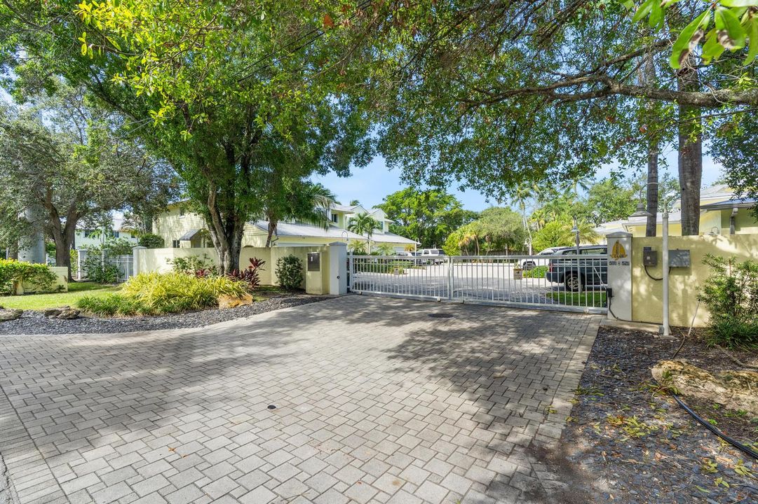 517 SW 7th Ave Ft. Lauderdale FL-100