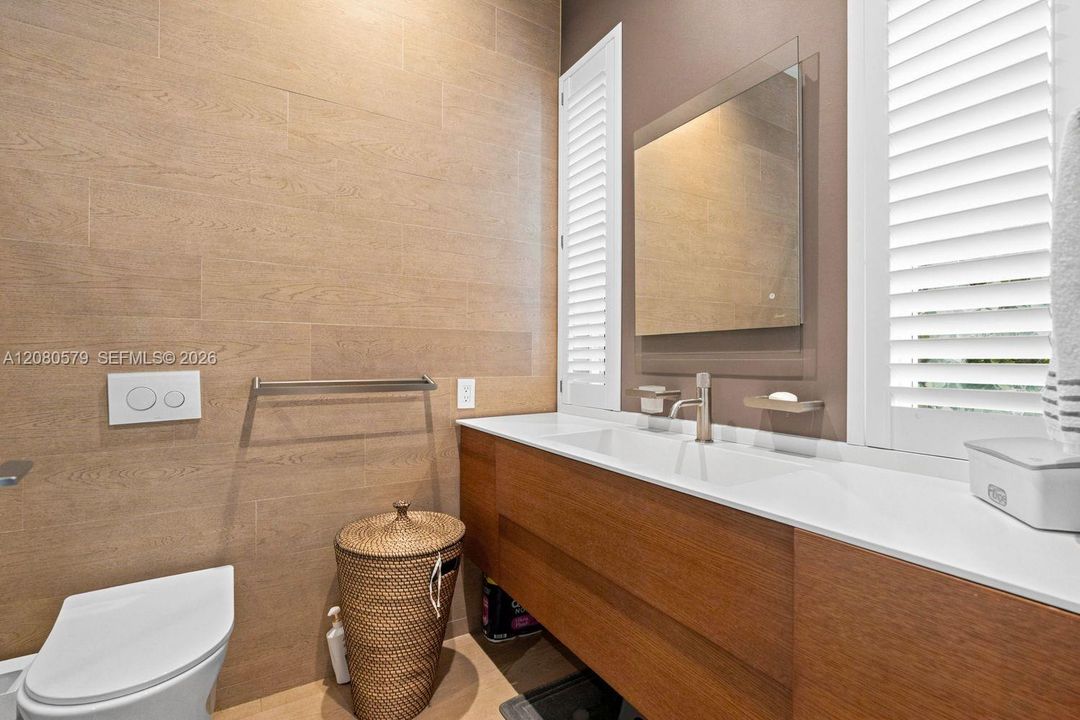 For Sale: $10,500,000 (7 beds, 6 baths, 5851 Square Feet)
