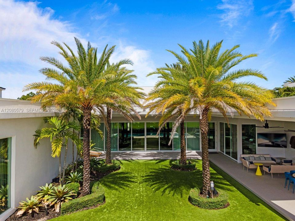 For Sale: $10,500,000 (7 beds, 6 baths, 5851 Square Feet)