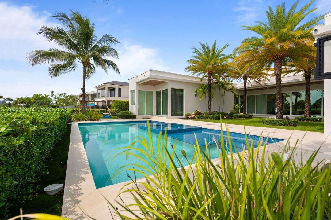 For Sale: $10,500,000 (7 beds, 6 baths, 5851 Square Feet)