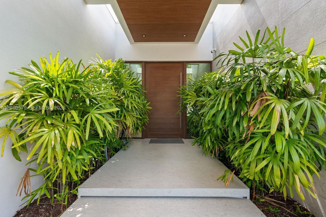 For Sale: $10,500,000 (7 beds, 6 baths, 5851 Square Feet)