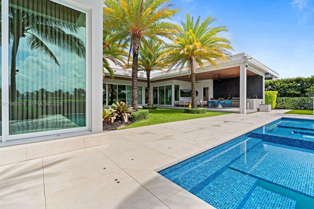 For Sale: $10,500,000 (7 beds, 6 baths, 5851 Square Feet)