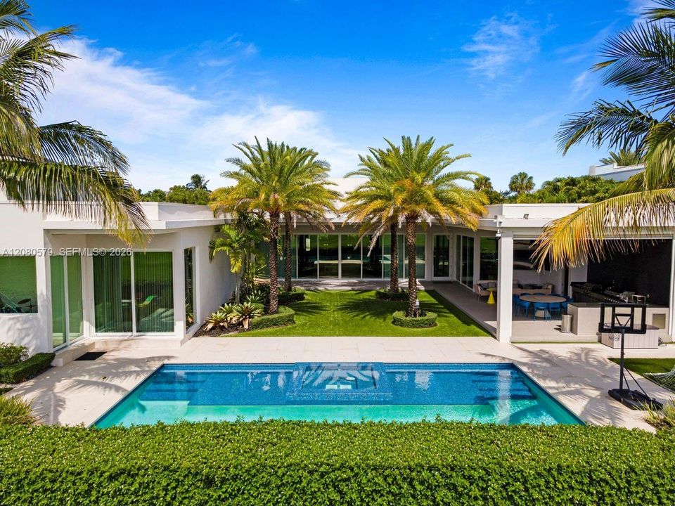 For Sale: $10,500,000 (7 beds, 6 baths, 5851 Square Feet)