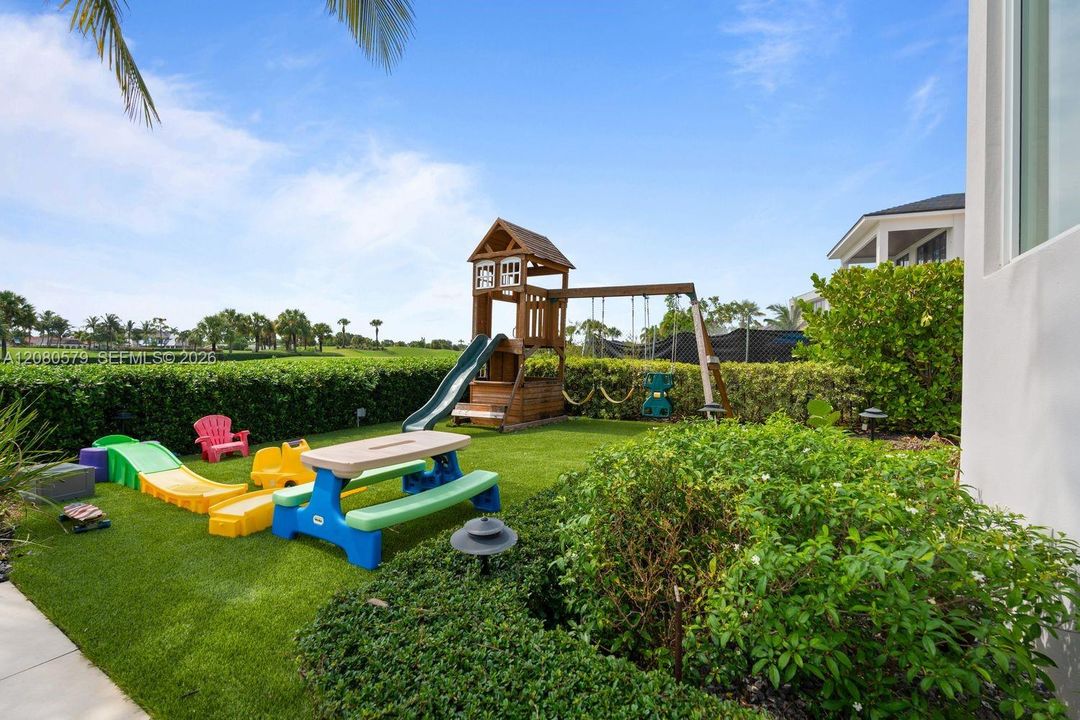 For Sale: $10,500,000 (7 beds, 6 baths, 5851 Square Feet)