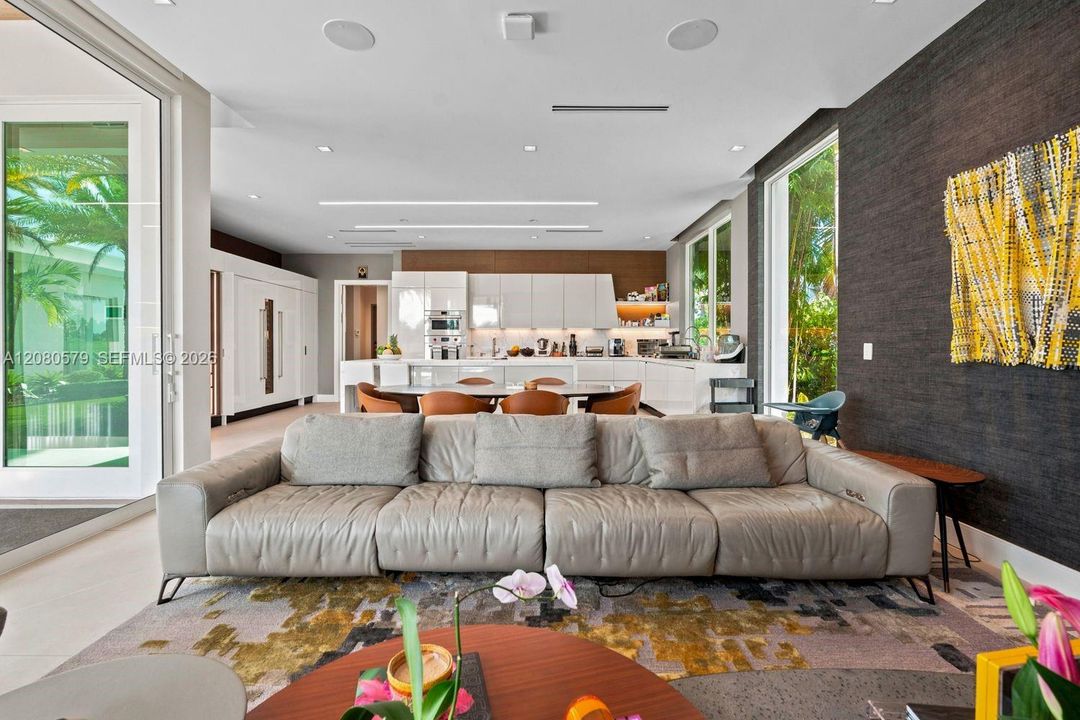 For Sale: $10,500,000 (7 beds, 6 baths, 5851 Square Feet)