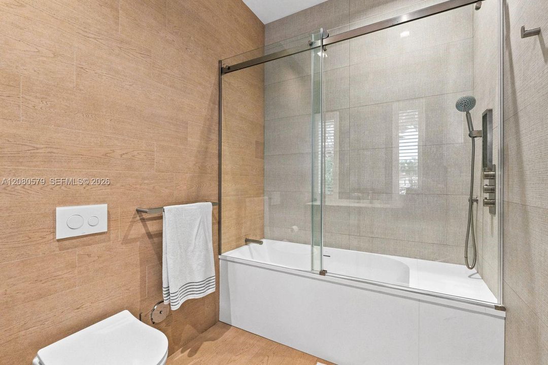 For Sale: $10,500,000 (7 beds, 6 baths, 5851 Square Feet)