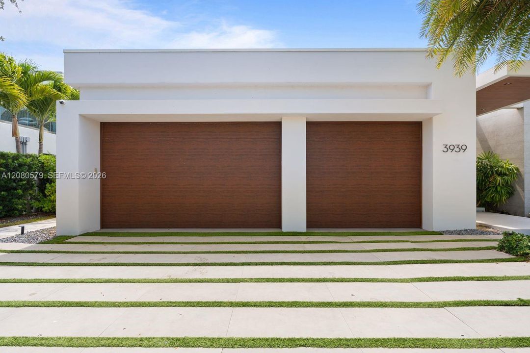 For Sale: $10,500,000 (7 beds, 6 baths, 5851 Square Feet)