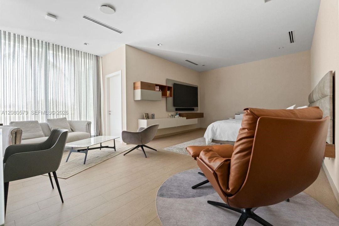 For Sale: $10,500,000 (7 beds, 6 baths, 5851 Square Feet)