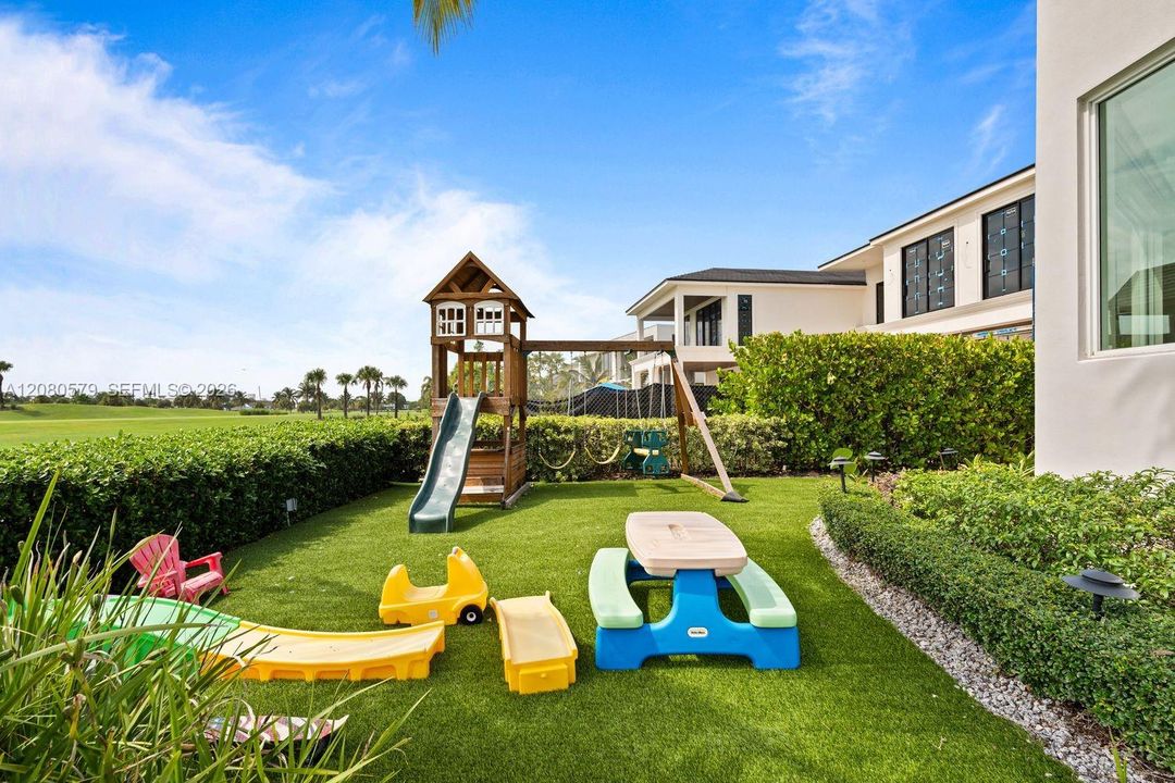 For Sale: $10,500,000 (7 beds, 6 baths, 5851 Square Feet)
