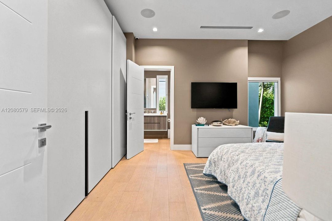 For Sale: $10,500,000 (7 beds, 6 baths, 5851 Square Feet)