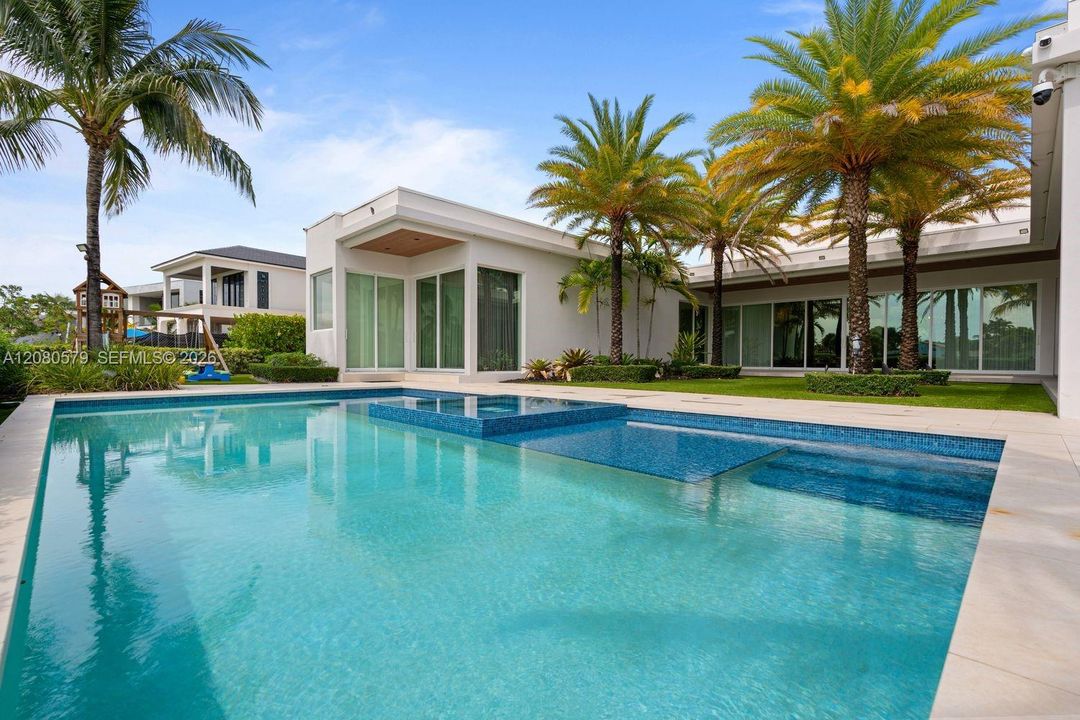 For Sale: $10,500,000 (7 beds, 6 baths, 5851 Square Feet)