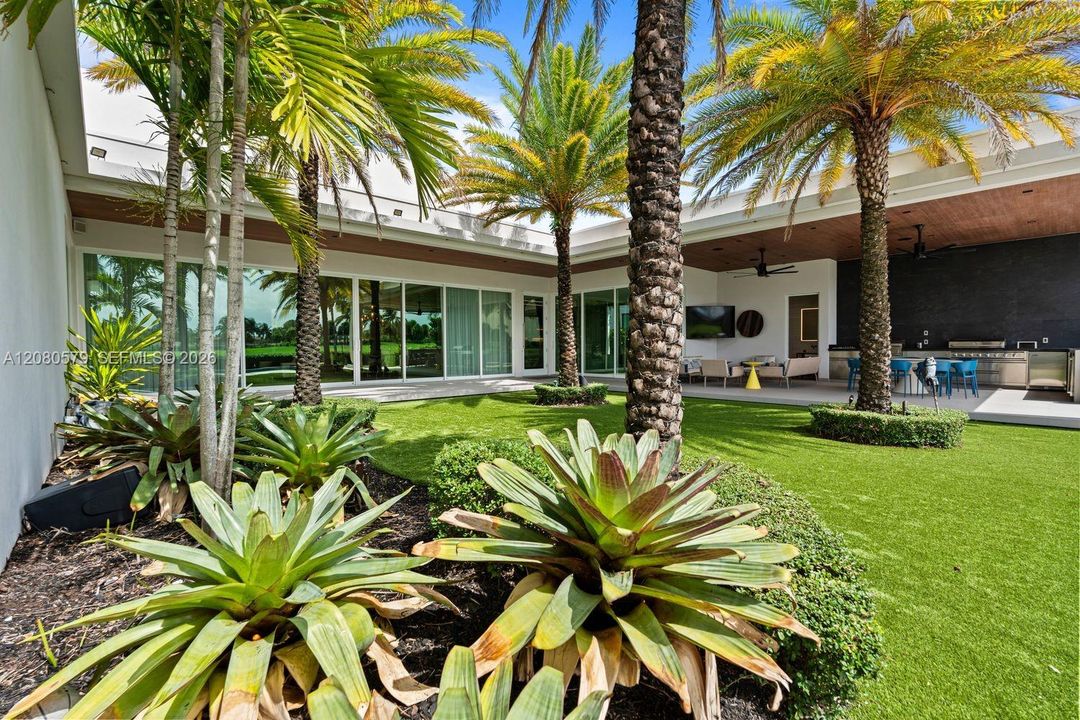 For Sale: $10,500,000 (7 beds, 6 baths, 5851 Square Feet)