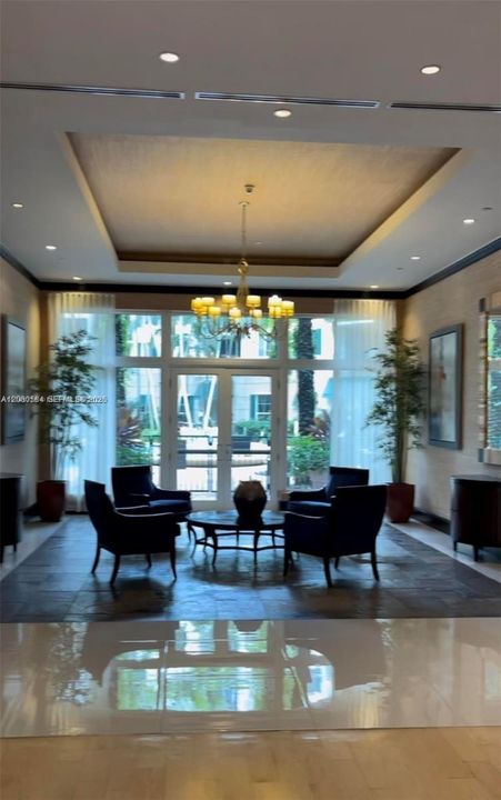For Rent: $2,300 (1 beds, 1 baths, 852 Square Feet)