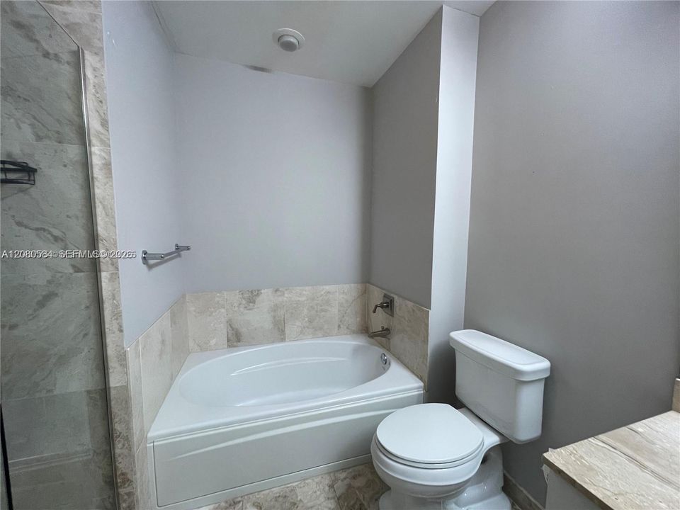 For Rent: $2,300 (1 beds, 1 baths, 852 Square Feet)