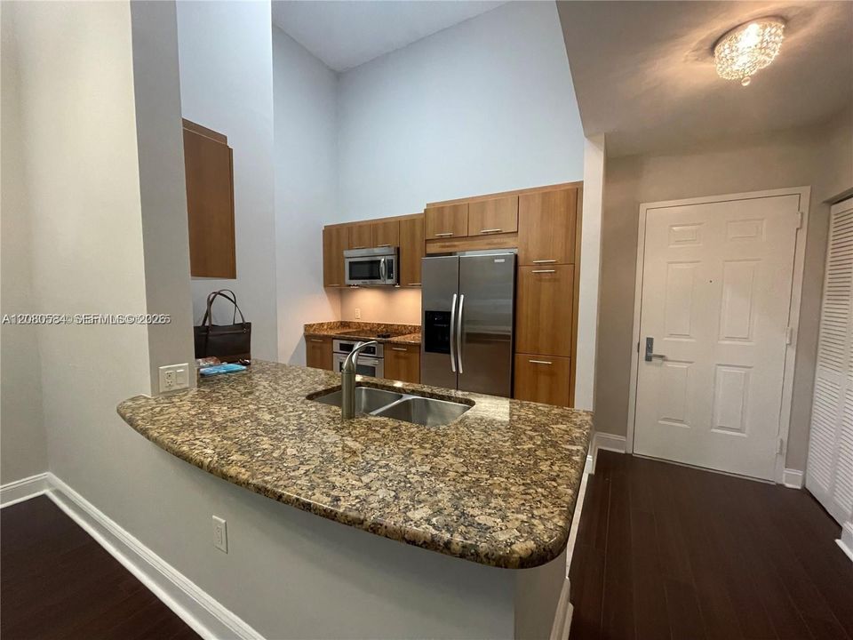 For Rent: $2,300 (1 beds, 1 baths, 852 Square Feet)