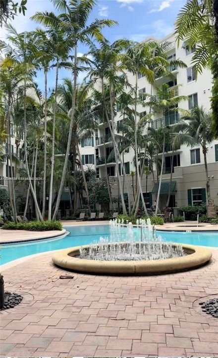 For Rent: $2,300 (1 beds, 1 baths, 852 Square Feet)
