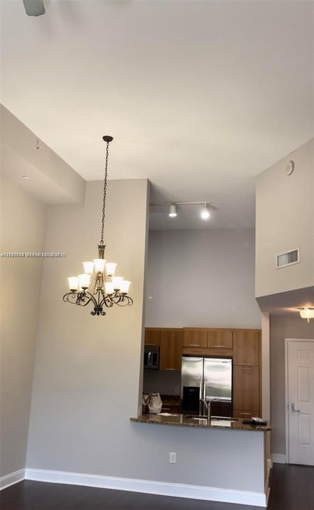 For Rent: $2,300 (1 beds, 1 baths, 852 Square Feet)