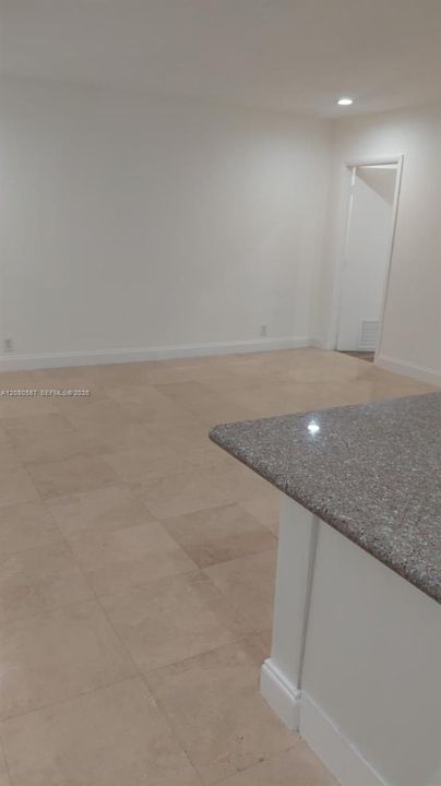 For Rent: $1,500 (2 beds, 1 baths, 640 Square Feet)