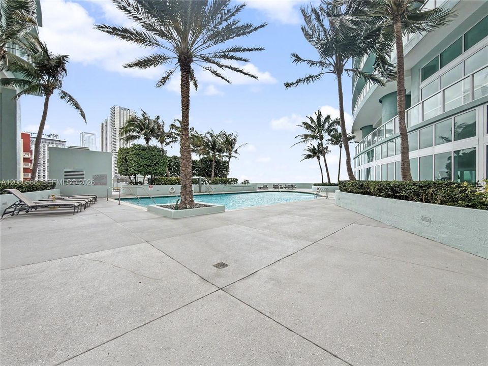For Rent: $4,795 (2 beds, 2 baths, 1180 Square Feet)