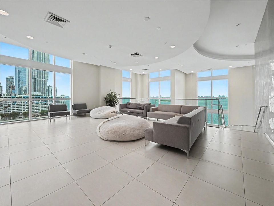 For Rent: $4,795 (2 beds, 2 baths, 1180 Square Feet)