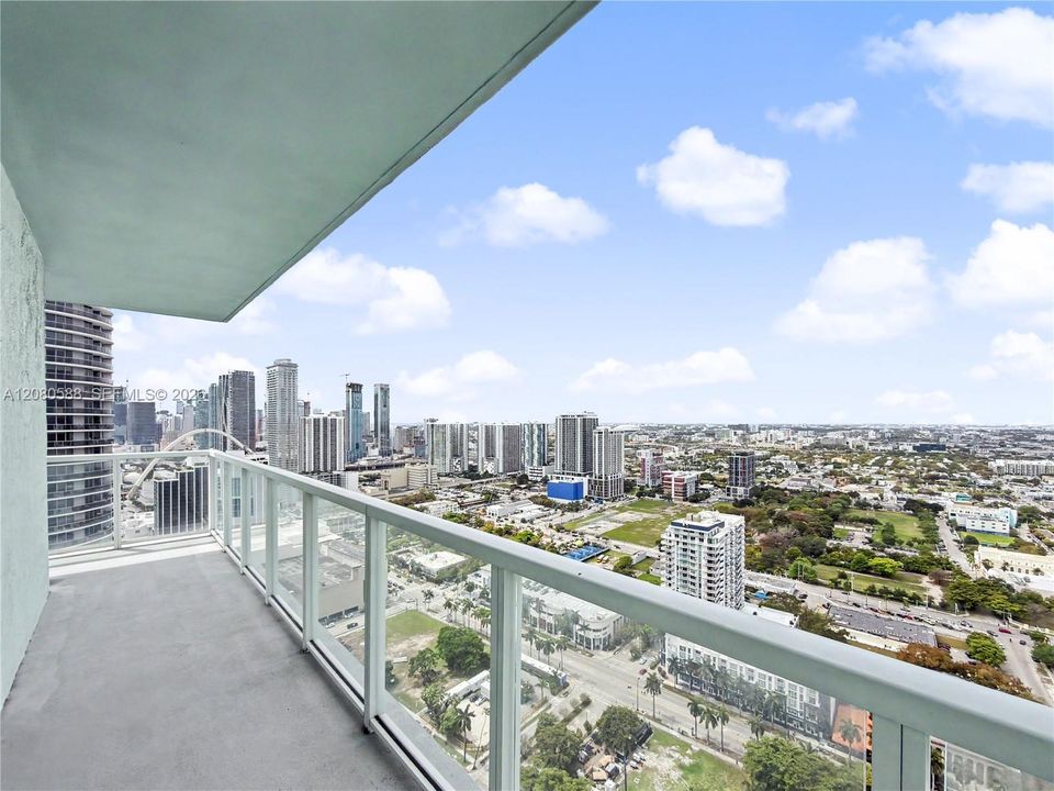 For Rent: $4,795 (2 beds, 2 baths, 1180 Square Feet)