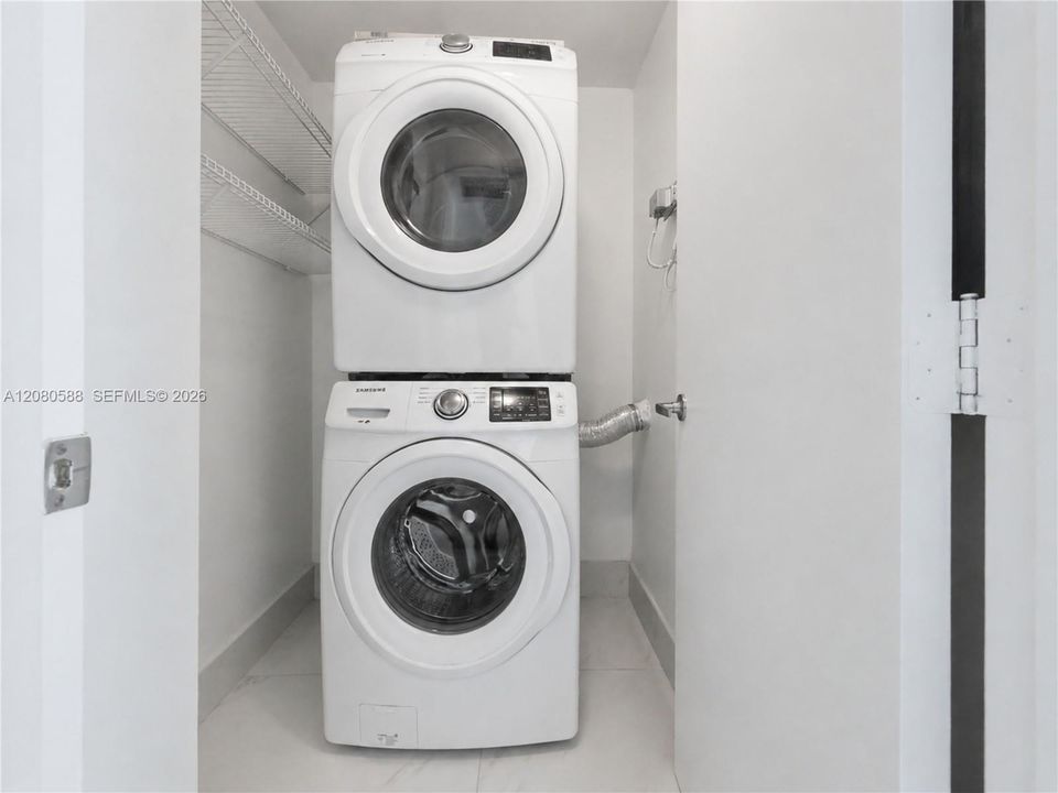 For Rent: $4,795 (2 beds, 2 baths, 1180 Square Feet)