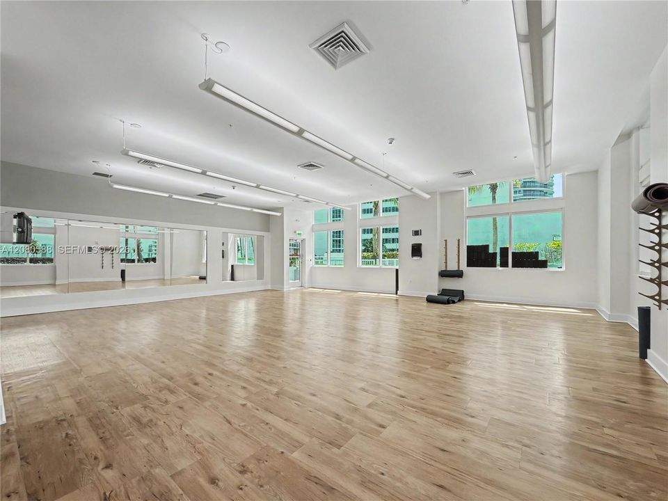 For Rent: $4,795 (2 beds, 2 baths, 1180 Square Feet)