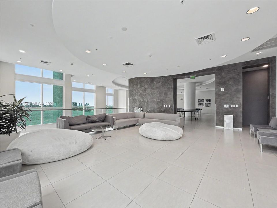 For Rent: $4,795 (2 beds, 2 baths, 1180 Square Feet)
