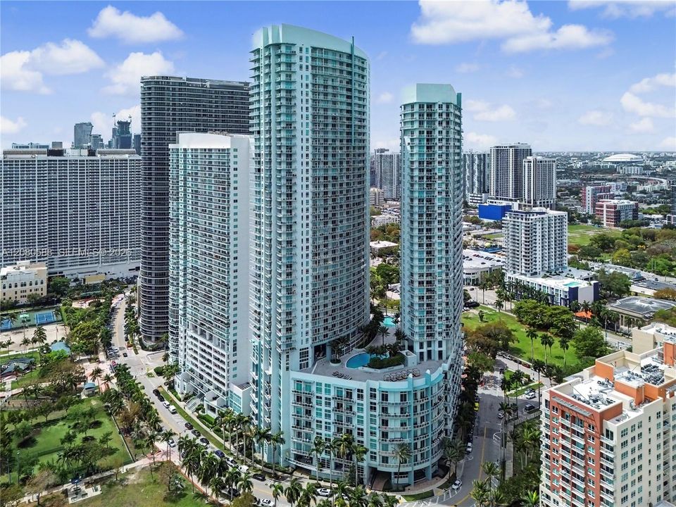 For Rent: $4,795 (2 beds, 2 baths, 1180 Square Feet)