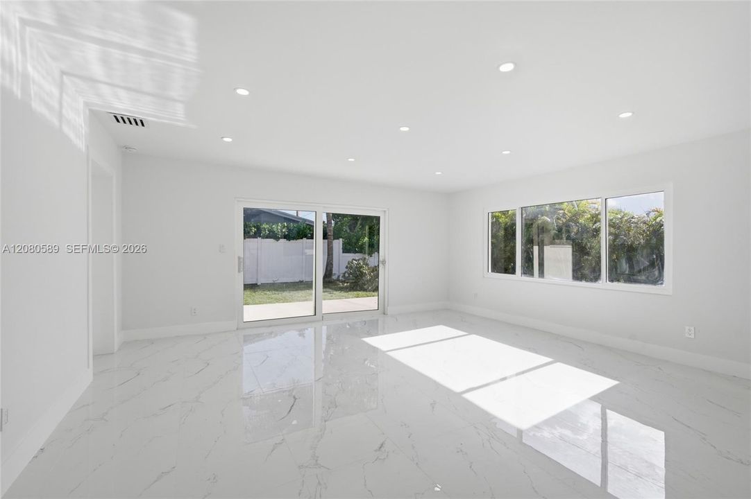 En Venta: $687,000 (3 camas, 2 baños, 1454 Pies cuadrados)