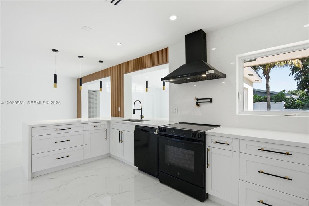 En Venta: $687,000 (3 camas, 2 baños, 1454 Pies cuadrados)