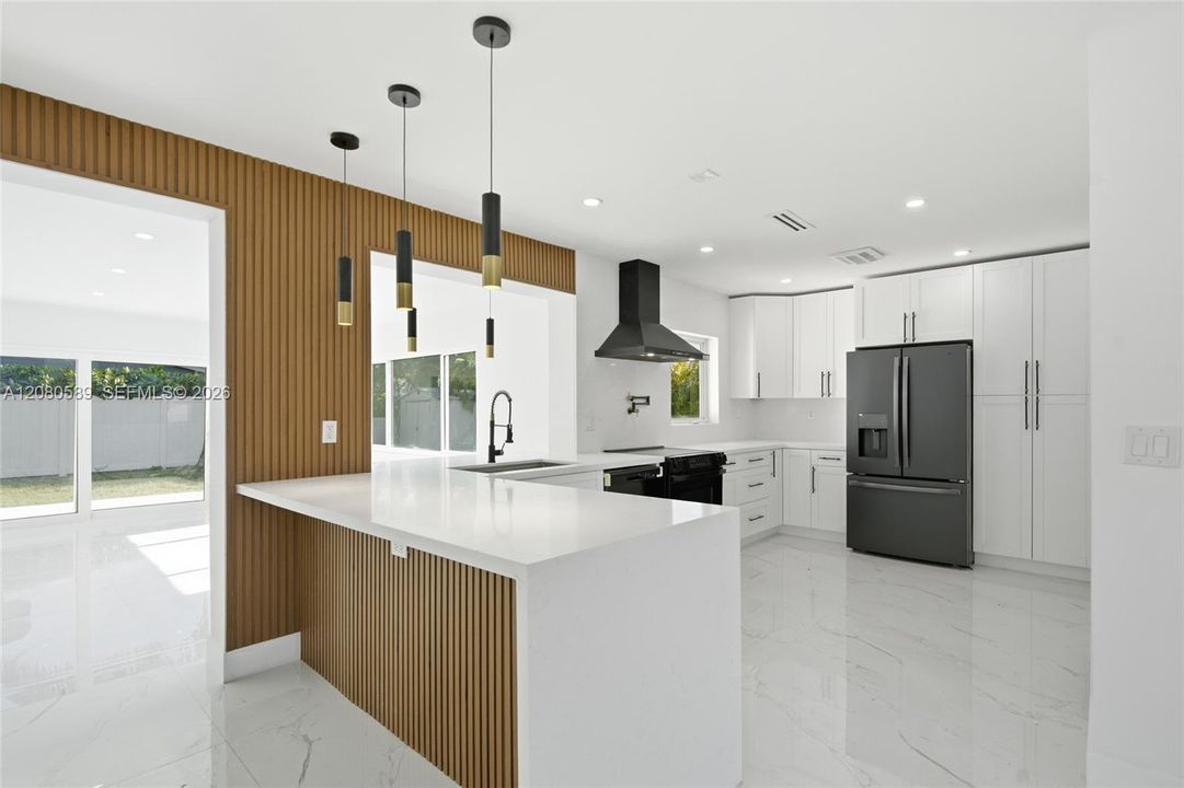 En Venta: $687,000 (3 camas, 2 baños, 1454 Pies cuadrados)
