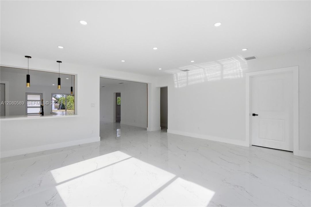 En Venta: $687,000 (3 camas, 2 baños, 1454 Pies cuadrados)