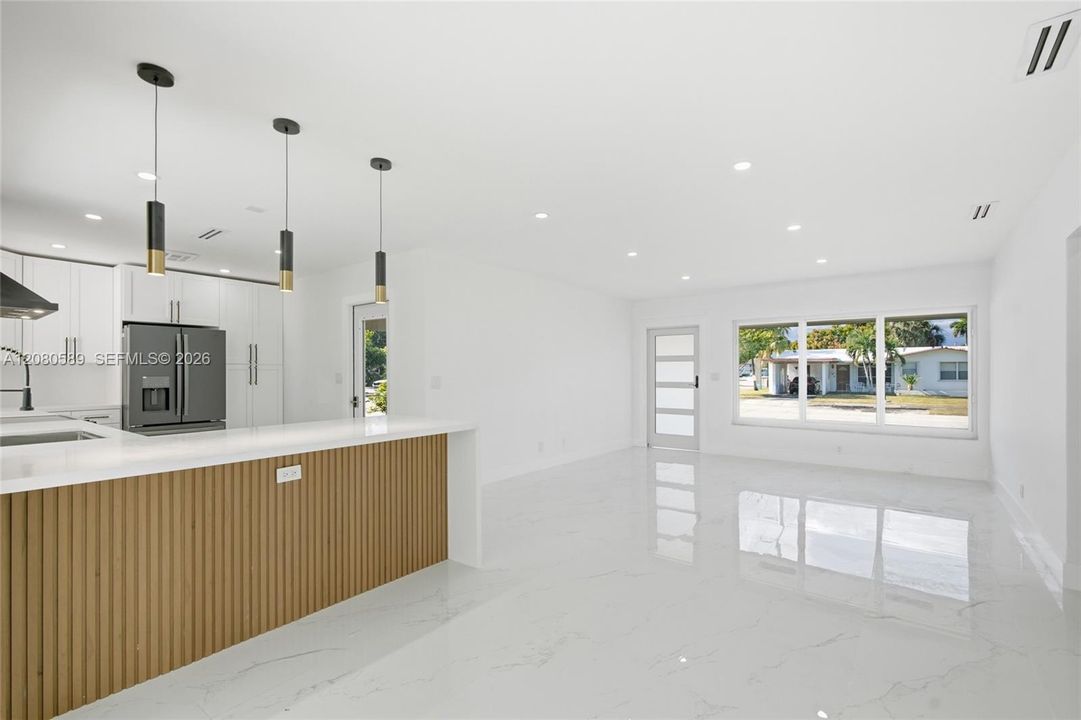 En Venta: $687,000 (3 camas, 2 baños, 1454 Pies cuadrados)