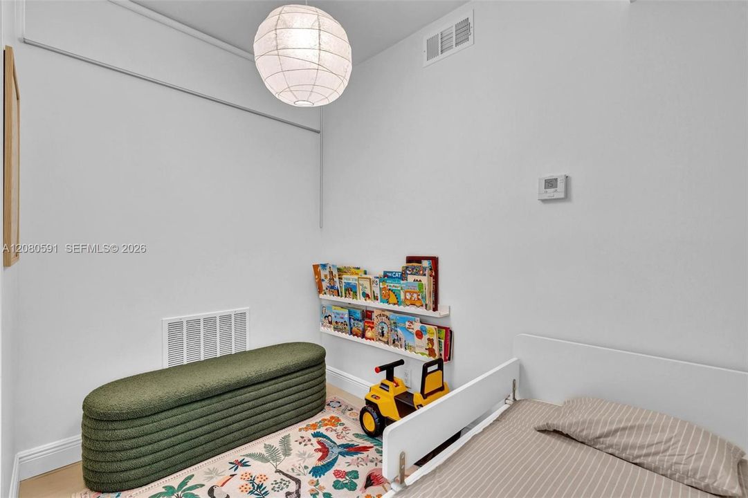 For Rent: $3,250 (1 beds, 1 baths, 1200 Square Feet)