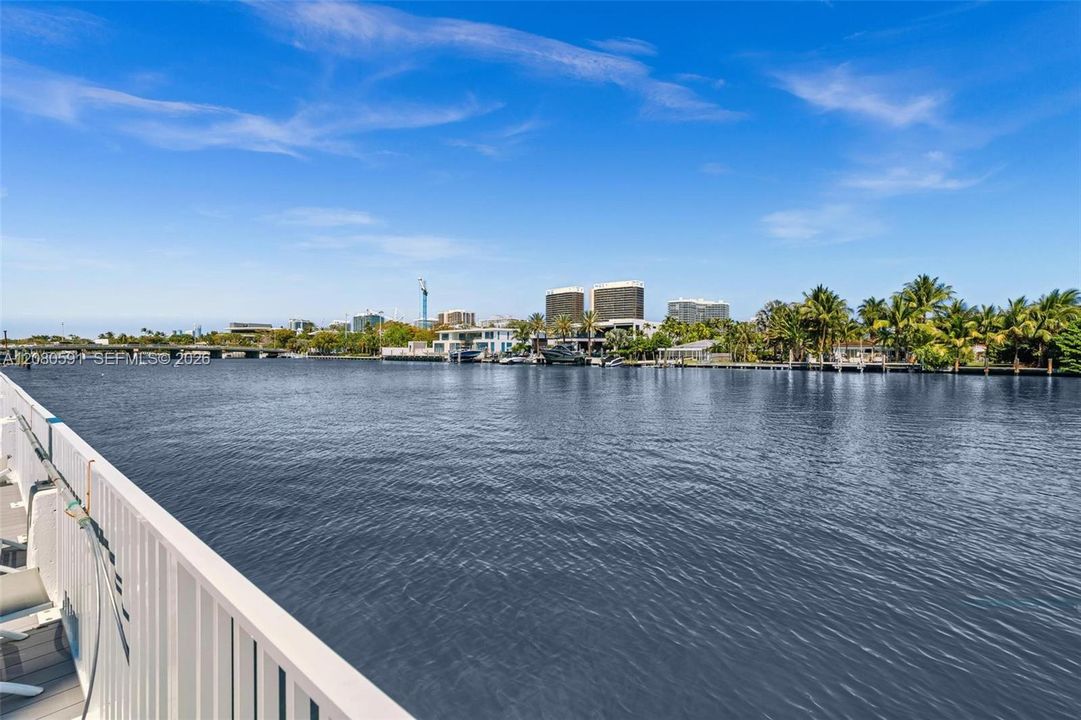 For Rent: $3,250 (1 beds, 1 baths, 1200 Square Feet)