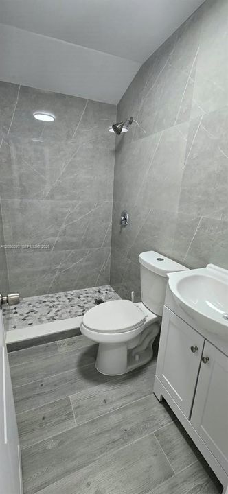 For Rent: $1,300 (1 beds, 1 baths, 1880 Square Feet)