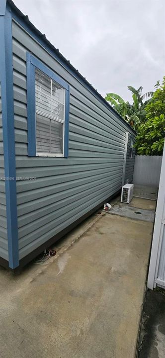 For Rent: $1,300 (1 beds, 1 baths, 1880 Square Feet)