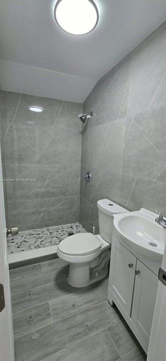 For Rent: $1,300 (1 beds, 1 baths, 1880 Square Feet)