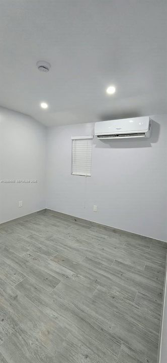 For Rent: $1,300 (1 beds, 1 baths, 1880 Square Feet)