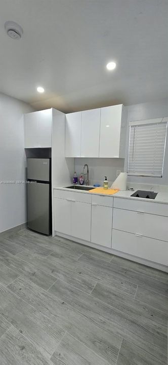 For Rent: $1,300 (1 beds, 1 baths, 1880 Square Feet)