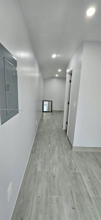 For Rent: $1,300 (1 beds, 1 baths, 1880 Square Feet)