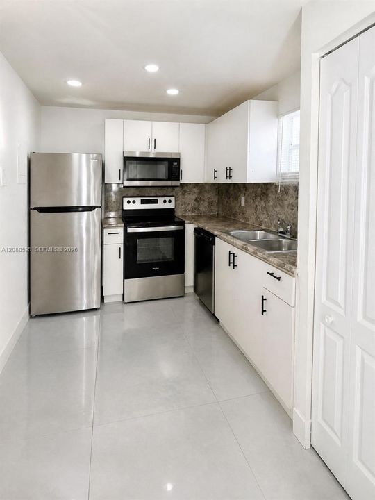 For Rent: $2,000 (2 beds, 2 baths, 1252 Square Feet)