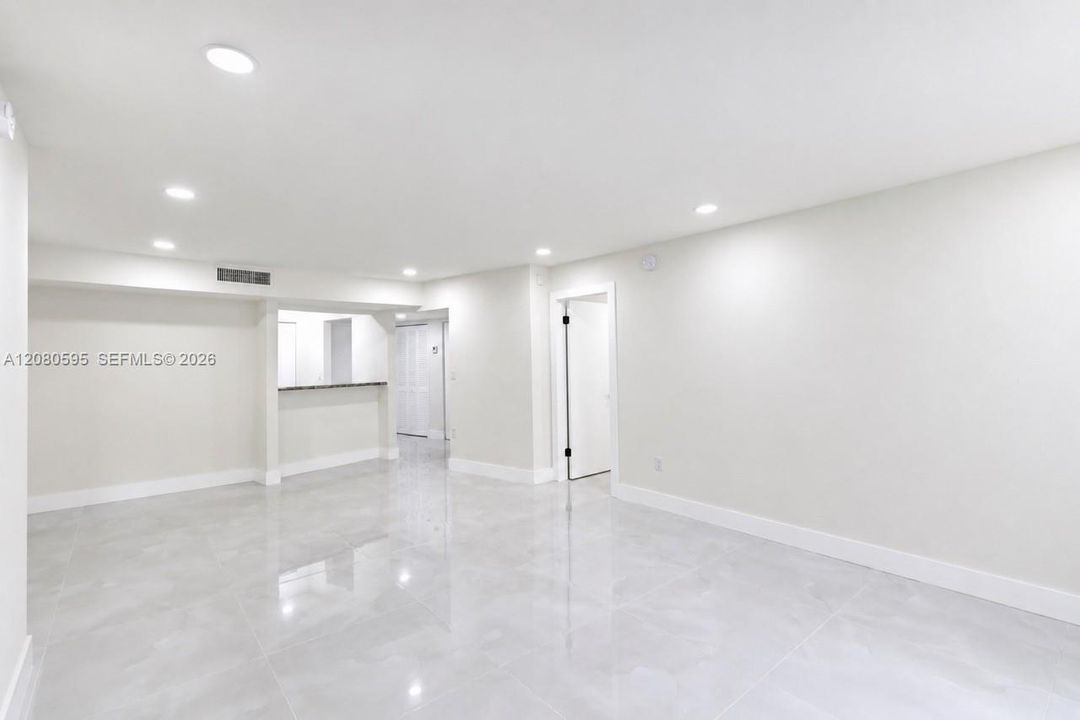 For Rent: $2,000 (2 beds, 2 baths, 1252 Square Feet)